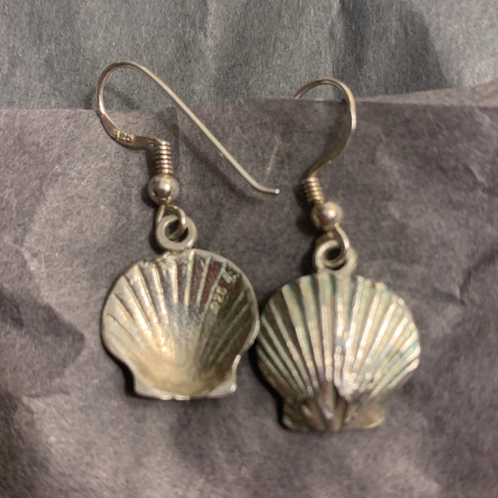 Sterling silver clam shell earrings - Picture 2 of 2